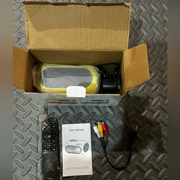 Mini Yellow Projector - Picture 3 of 4